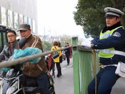 聪明的讨要工资的句子